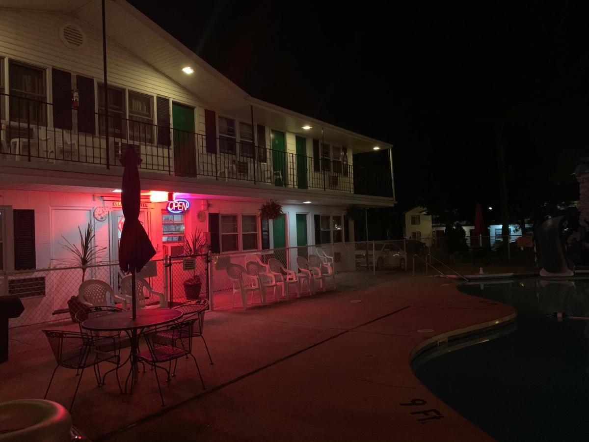 Colonial Motel Wisconsin Dells Eksteriør billede