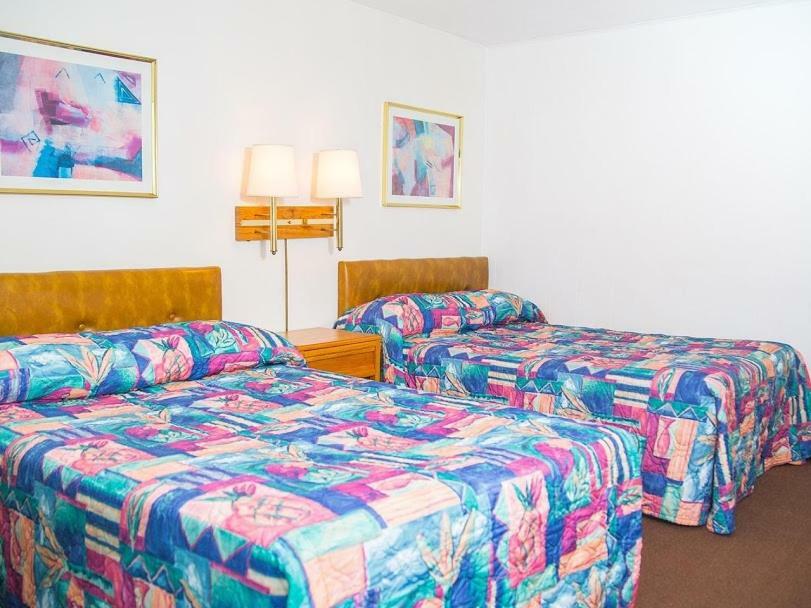 Colonial Motel Wisconsin Dells Eksteriør billede